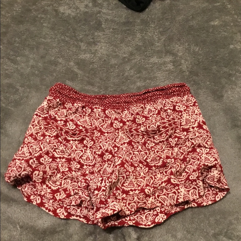 Boho Red/White Pattern Shorts - Picture 2 of 2